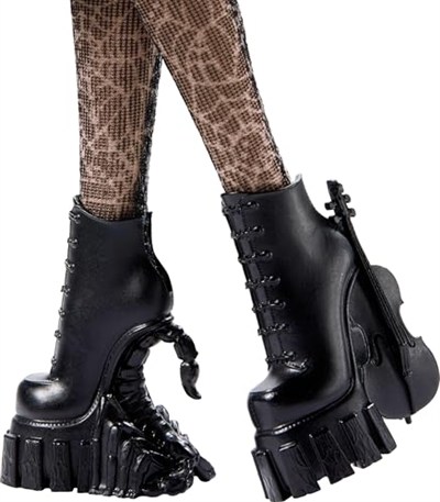Monster High Wednesday Okul Üniformalı Bebek, 3Y+, HXJ04