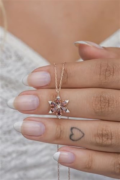 NEREZE 925 Ayar Gümüş Kırmızı Taşlı Lotus Kamelya Çiçeği Kolye