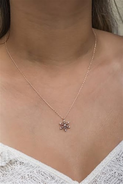 NEREZE 925 Ayar Gümüş Kırmızı Taşlı Lotus Kamelya Çiçeği Kolye