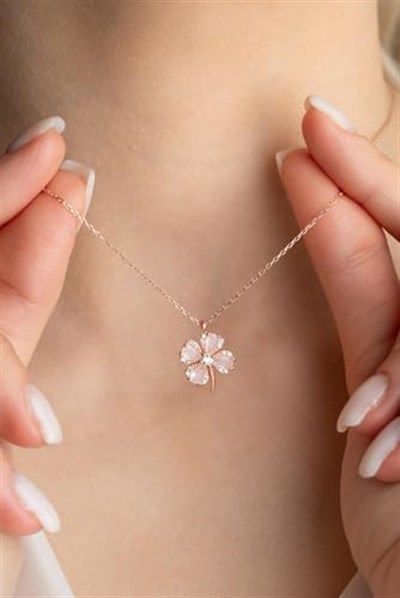 NEREZE 925 Ayar Gümüş Pembe Zirkon Taşlı Dört Yapraklı Şans Yonca Kolye