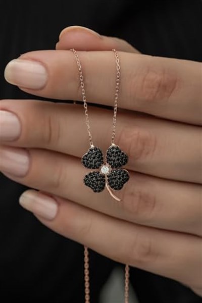 NEREZE 925 Ayar Siyah Yonca Kolye Kadın Gümüş Kolye