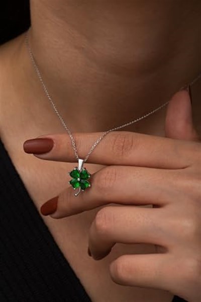 NEREZE 925 Ayar Yeşil Taşlı Yonca Kolye Kadın Gümüş Kolye