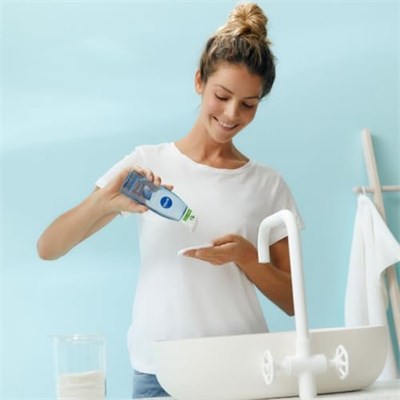 NIVEA Canlandırıcı Tonik 200ml, Nemlendirici, Lotus Çiçeği, Cildi Kurutmadan Temizler, Normal ve Karma Cilt Tipleri