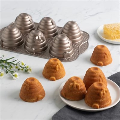 Nordic Ware Non-Stick Novelty Beehive Cake Pan