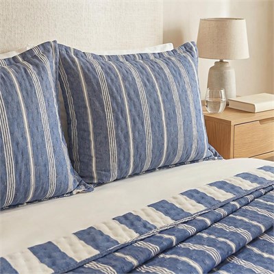 Ocean Home Textile Pamuklu Kapitoneli Lacivert Renk Çizgi Desen Çift Kişilik Yatak Örtüsü Seti 1 Adet 250 X 230 / 2 Adet 50 X 70 C