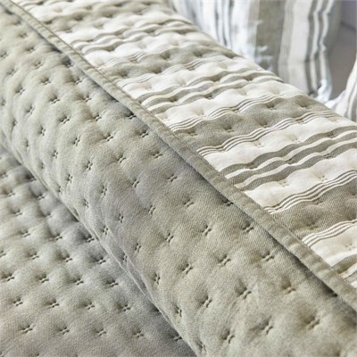 Ocean Home Textile Pamuklu Kapitoneli Haki Renk Çizgi Desen Çift Kişilik Yatak Örtüsü Seti 1 Adet 250 X 230 / 2 Adet 50 X 70 Cm