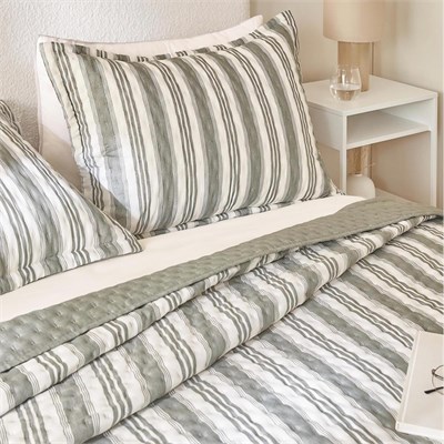 Ocean Home Textile Pamuklu Kapitoneli Haki Renk Çizgi Desen Çift Kişilik Yatak Örtüsü Seti 1 Adet 250 X 230 / 2 Adet 50 X 70 Cm