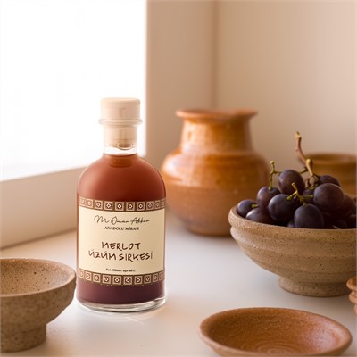 Ömür Akkor Anadolu Mirası Ömür Akkor Anadolu Mirası-Merlot Üzüm Sirkesi