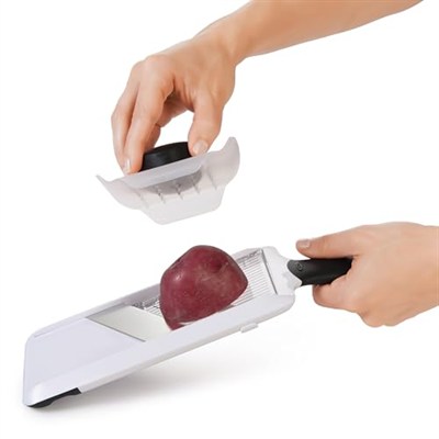 OXO - Good Grips Paslanmaz Çelik Bıçaklı Sebze Dilimleyicisi/El Dilimleyicisi, Beyaz