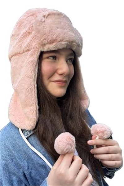 Pembe Peluş Ponponlu Pilot Şapka – Kışlık Kulaklıklı İpli Sıcak Tutan Yumuşak Kürk Şapka, Unisex Genç Model