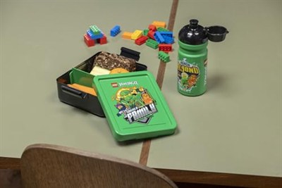 Room Copenhagen Lego Yemek Seti - NINJAGO Tasarım, Eğlenceli ve Fonksiyonel 390 ml Şişe ve Öğle Yemeği Kutusu, Çocuklar ve Yetişkinler için, Bulaşık Makinesinde Yıkanabilir, Yolda Yemekler İçin, Yeşil