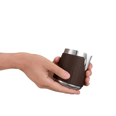 Sage - Pro Control Jug – 420 ml kulpsuz sütlük, Latte türü için dökme ağzı, çıkarılabilir ısıya dayanıklı silikon kaplama, eğilebilir ağız – paslanmaz çelik