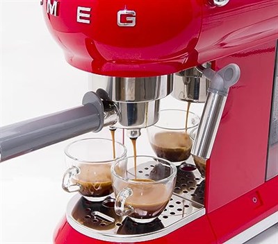 SMEG 50s Style Retro Espresso Kahve Makinesi Glossy Red