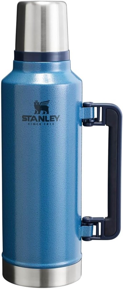 Stanley Classic Legendary Vakumlu Çelik Termos, Mavi (Hammertone Lake), 1.9 Litre | 45 saat dayanır. Sıcak veya soğuk – Sızdırmaz – BPA içermez – Kapak bardak görevi görür