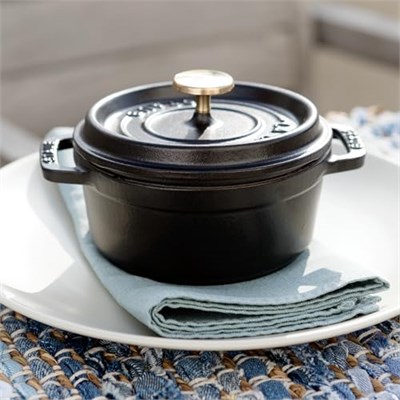 STAUB 40500-101-0 Mini Güveç, yuvarlak kapaklı 10 cm, 0,25 L, indüksiyona uygun, mat siyah emaye kap içi, siyah