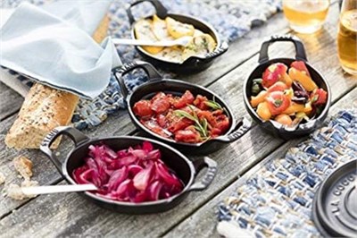 Staub Specialities Döküm Sahan, Demir, Siyah - Seçenekler: 15 cm, 12 cm, 15 x 11 cm, Yuvarlak, Oval, Dikdörtgen