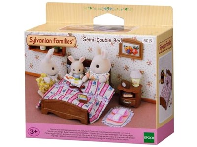 Sylvanian Families 5019 Yarı Çift Kİşilik Yatak Oyuncak Bebek ve Aksesuarlar