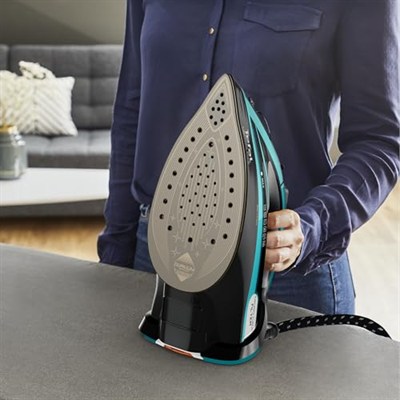 Tefal FV9844 Ultimate Pure 60 gr Sürekli ve 250 gr Şok Buharlı 3200 Watt Buharlı Ütü
