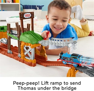THOMAS & FRIENDS Fisher-Price ve Arkadaşları Yürüyen Köprü Tren Seti, Okul Öncesi Çağdaki Çocuklar İçin Motorlu Tren İçeren Oyun Seti GHK84