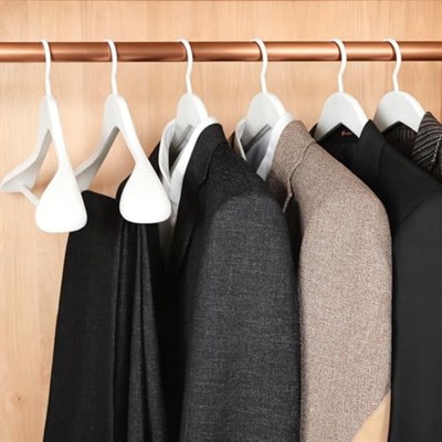 TOPIA HANGER Beyaz Ahşap Elbise Askısı 6lı Paket, Ahşap Takım Elbise Askıları, Ekstra Geniş Omuzlu Parlak Kaplama, Kalın Beyaz Kancalar ve Kaymaz Çubuk, Mont, Takım Elbise, Elbise, Ceket, Ağır Kumaş