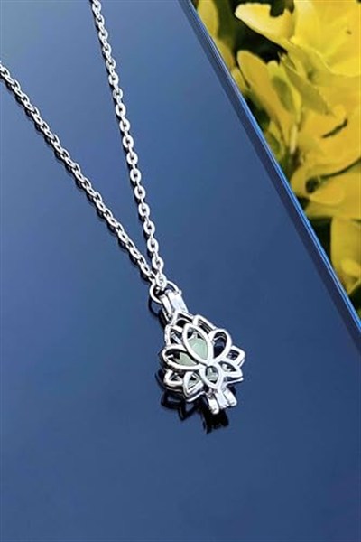 Trend Collection Gece Karanlıkta Parlayan Yeşil Lotus Çiçeği Fosforlu Kadın Kolye