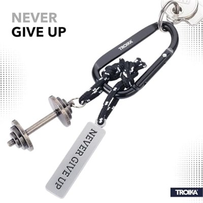 TROIKA Fitness NEVER GIVE UP anahtarlık, karabina kancalı, dekoratif tırmanma halatında 2 kolye ucu: Dambıl ve plaka, çinko alaşım, krom kaplama, siyah, gümüş rengi orijinal, Siyah/Gümüş Renkleri,