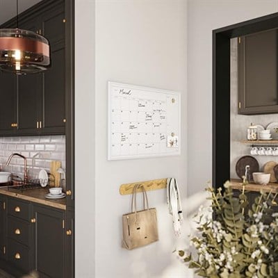 U Brands marka manyetik tahta folyosu, duvar tahtası, tebeşir tahtası, 50,8 x 76,2 cm, beyaz ahşap çerçeveli takvim, kuru silinebilir