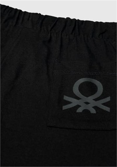 United Colors of Benetton Erkek Çocuk Siyah Arka Cebi Logo Baskılı Beli İpli Şort