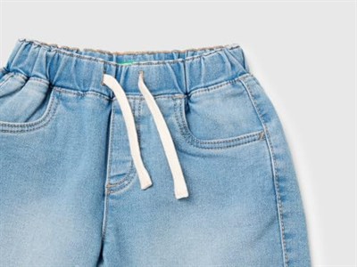 United Colors of Benetton Erkek Çocuk Açık Denim Yan Cebi Logo İşlemeli Büzgü İpli Denim Bermuda Şort