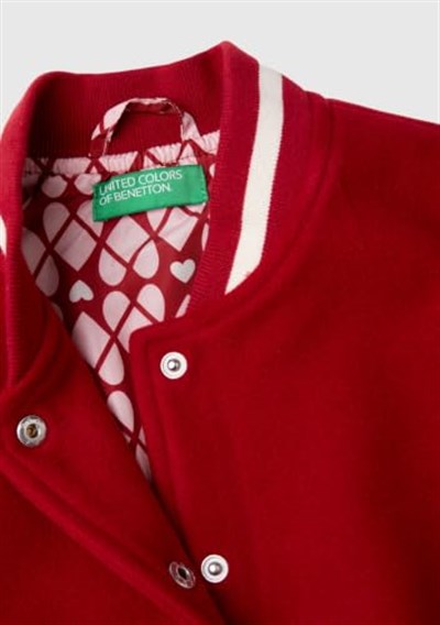 United Colors of Benetton Kız Çocuk Kırmızı Arkası Logo Detaylı Kontrast Renkli Kalpli Düğmeli Bomber Ceket, Kırmızı, 7-8 Yaş