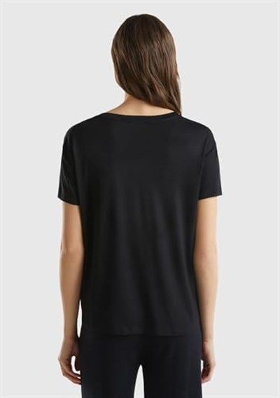 United Colors of Benetton Viskoz Karışımlı Geniş V Yaka Basic T-Shirt T-Shirt Kadın