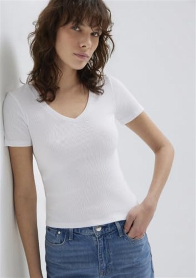 V Yaka Beyaz Basic Tişört Fitted/Vücuda Oturan Kesim 1601040-620