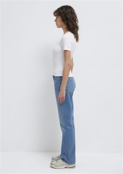 V Yaka Beyaz Basic Tişört Fitted/Vücuda Oturan Kesim 1601040-620