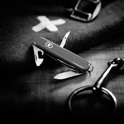 Victorinox 1.3603.3 Spartan Çakı, Siyah