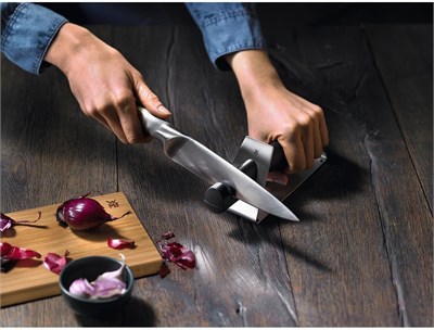WMF Gourmet 2 Kademeli Bıçak Bileyici, Seramik Bileme Diskleri, Ön ve İnce Bileme, Güvenli Kullanım - Seçenekler: Gümüş, Çelik