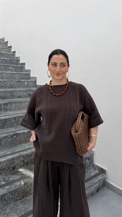 KAHVERENGİ ASİMETRİK KESİM BLUZ PANTOLON TAKIM 