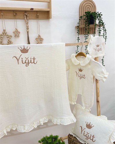 Kişiye Özel 4'lü Müslin Bebek Seti (Battaniye, Tulum, Yastık ve Şapka Seti)