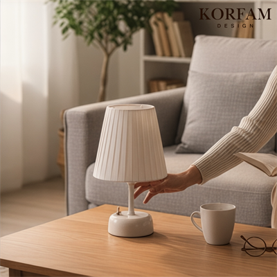 Beyaz Keten Kumaş Pilli Masa & Gece Lambası