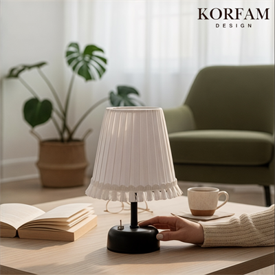 Püsküllü Beyaz Kumaş Modern Pilli Masa & Gece Lambası