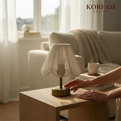 Rosalinda Modeli - Beyaz Çiçek Şeklinde Kablosuz Pilli Masa & Gece Lambası