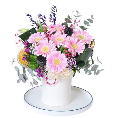 A Flower Full of Happiness Pembe Gerberaler 