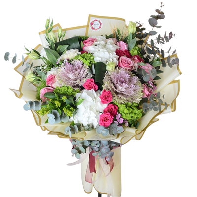 Lori's sense of beauty is a bouquet full of embraces.