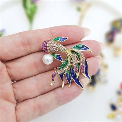 Kristal Taşlı İnci Detaylı Japon Balığı Broş