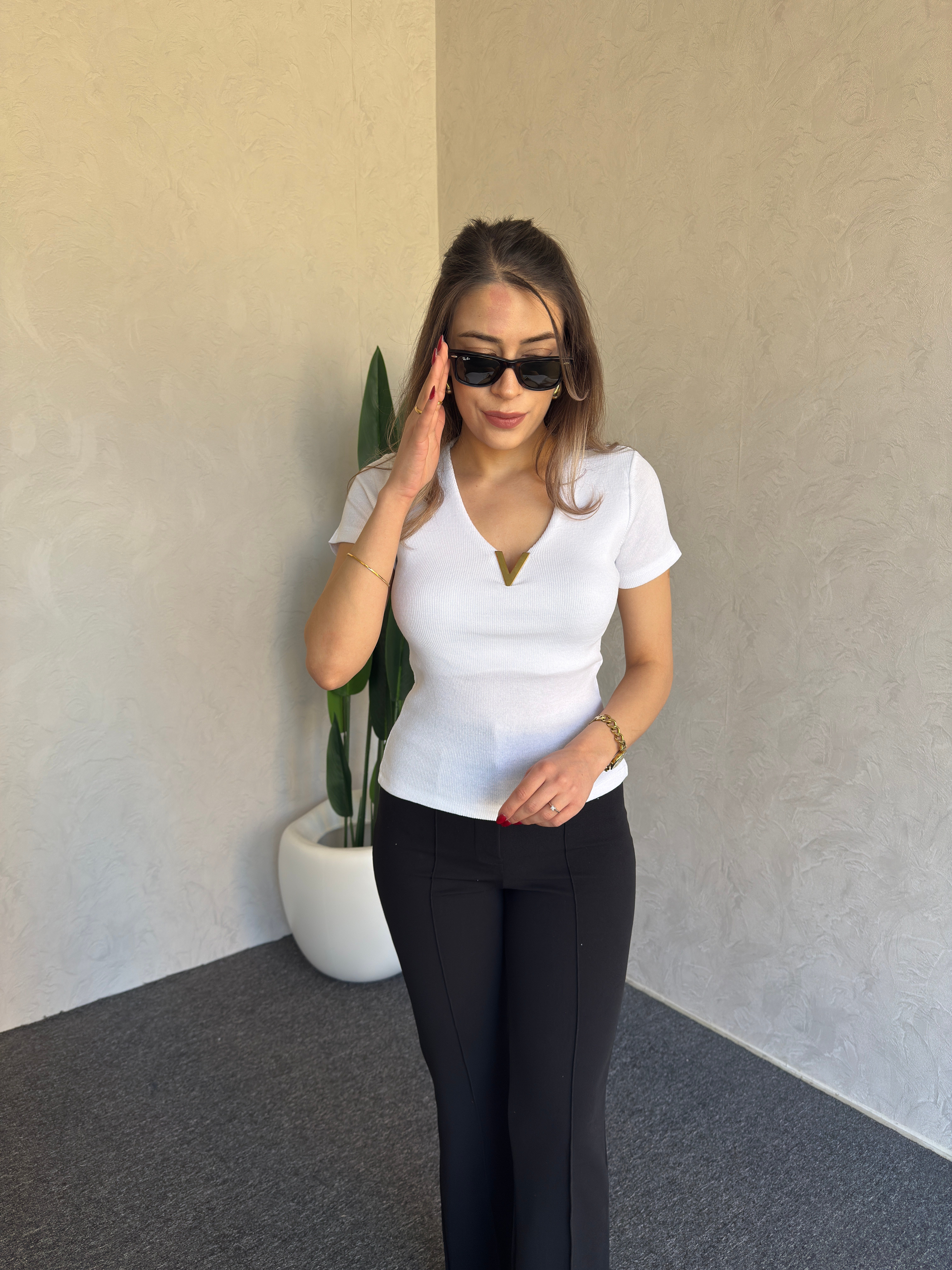 V Metal Detay Tshirt  Beyaz - 1111