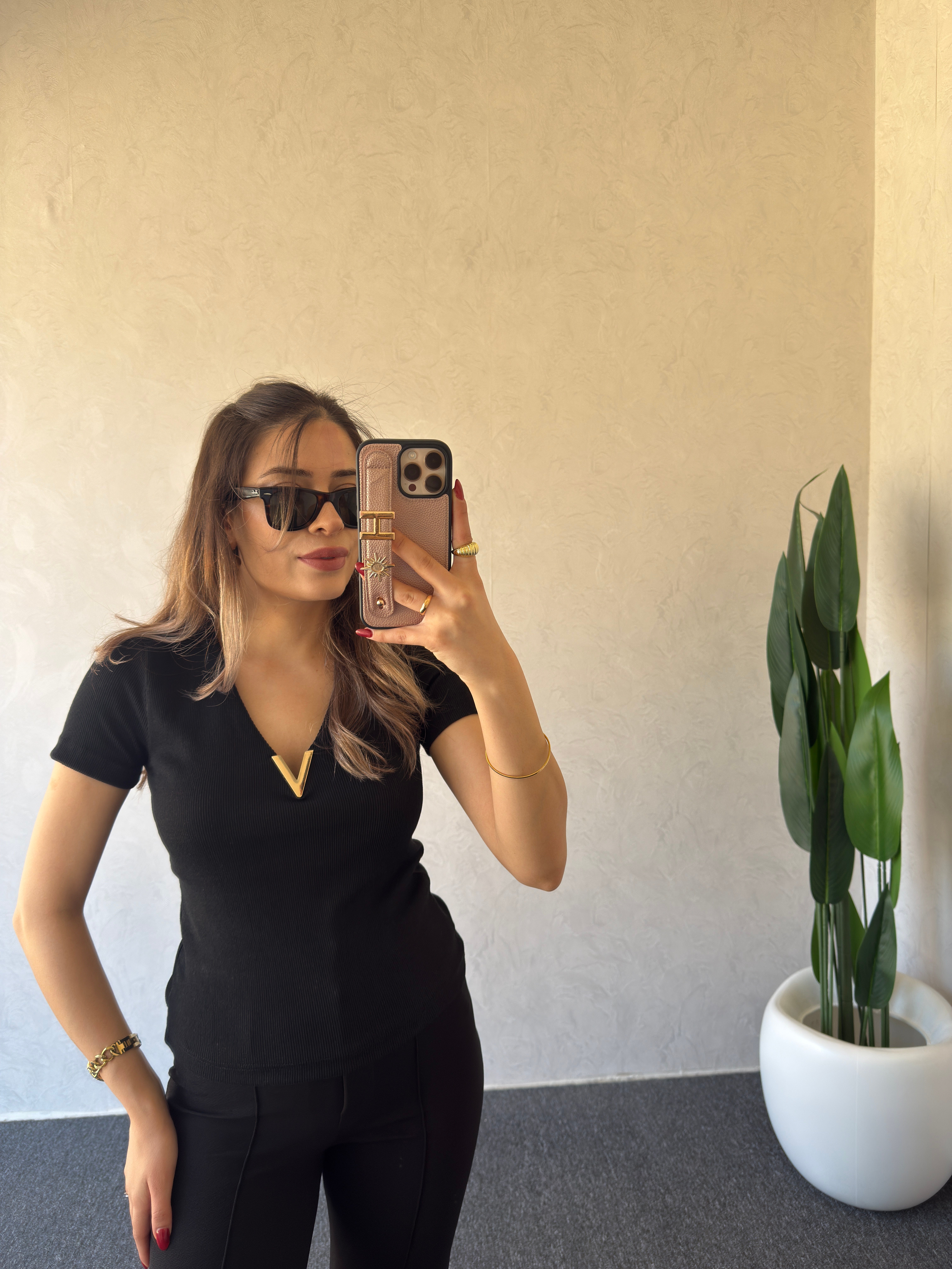 V Metal Detay Tshirt Siyah - 1111