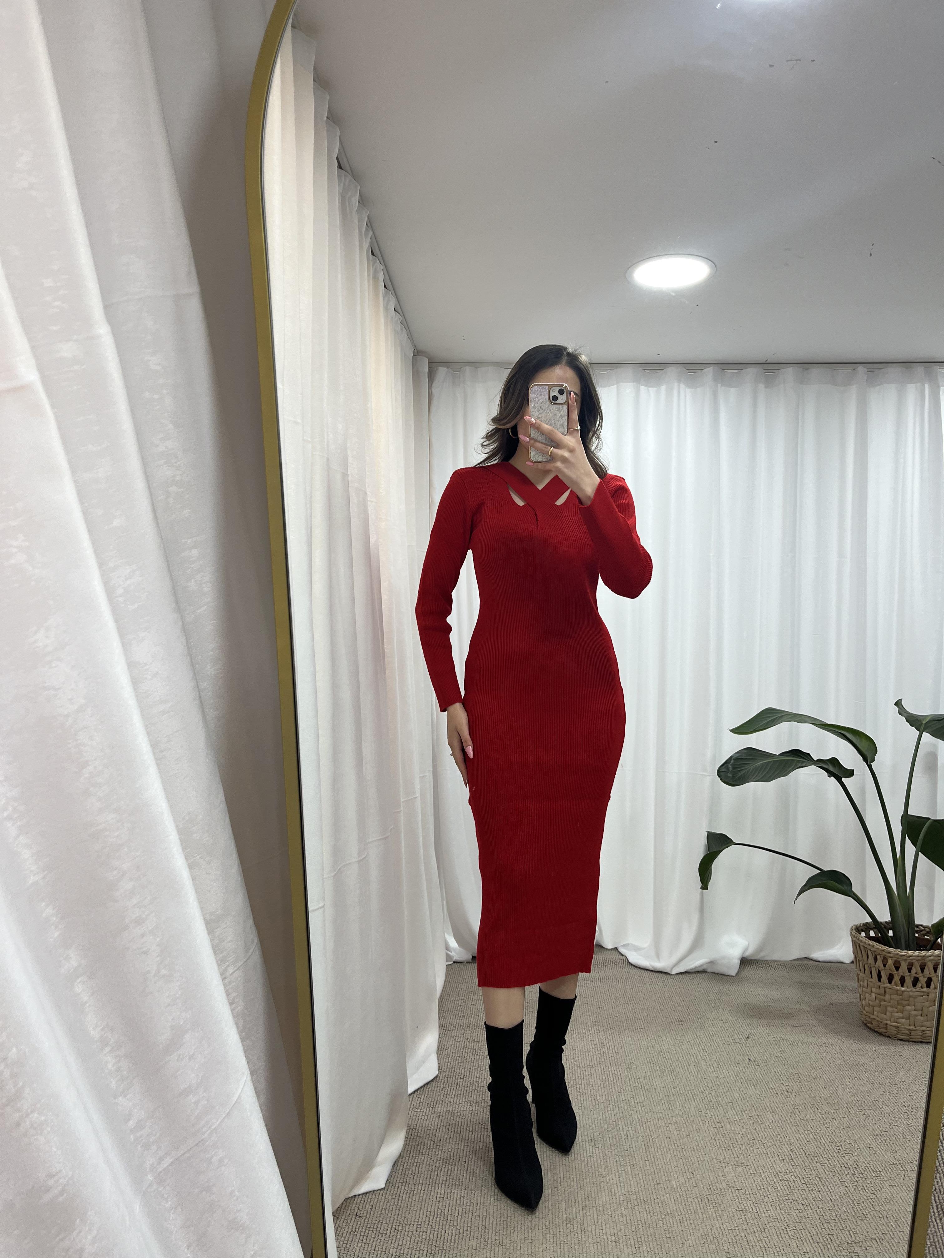 KIRMIZI ÇAPRAZ YAKA ELBİSE