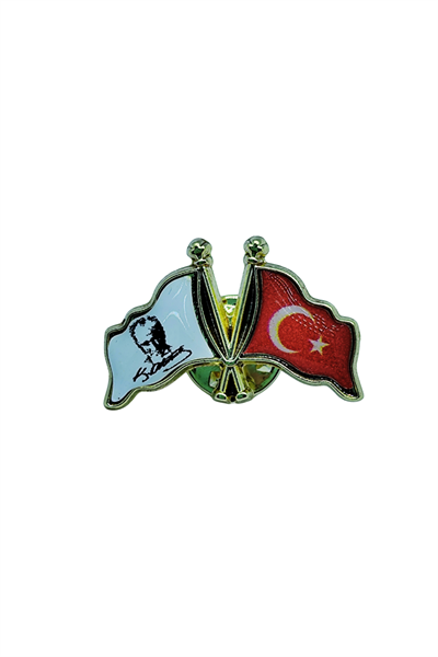 Atatürk İmzalı ve Türk Bayraklı Çift Flama Rozet – Altın Tonlu Anlamlı Yaka Aksesuarı