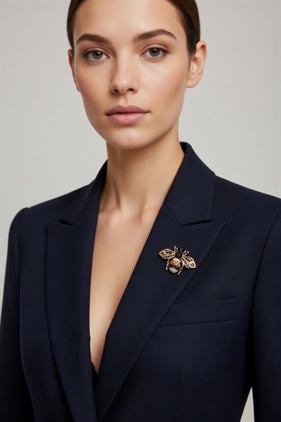 Golden Bee Kristal Taşlı Zarif Arı Broş