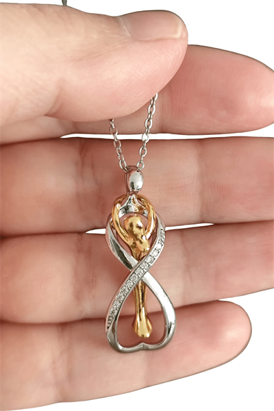Infinity Embrace – Sonsuz Aşk Figürlü Kolye