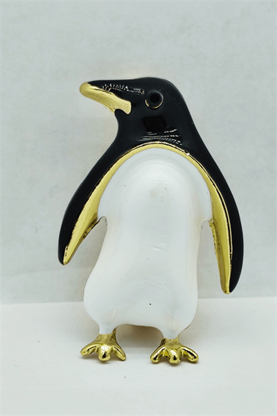Sevimli Penguen Figürlü Gold Detaylı Broş